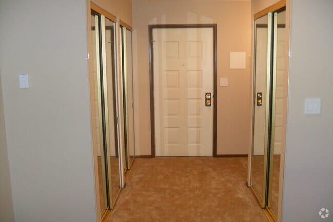 Building Photo - 10640 N Ivy Ct Unit #4 Rental