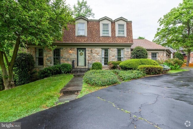 Building Photo - 6034 Chesterbrook Rd Rental