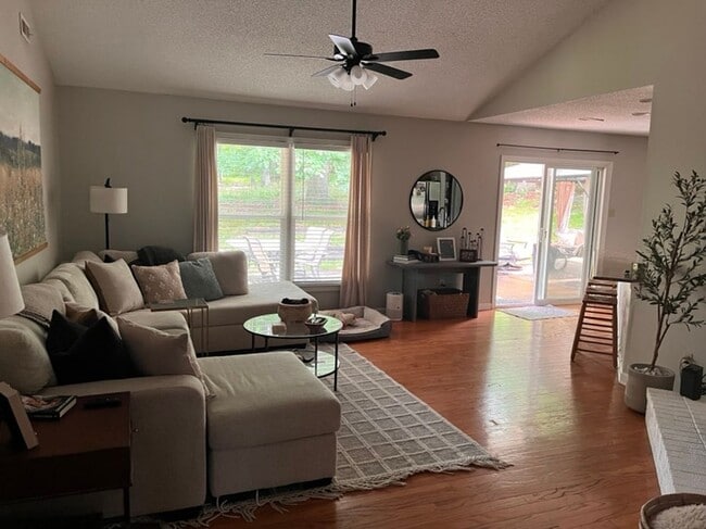 Photo - Knoxville 37922, 3 bedroom, 2 bath home with a lot of storage - Call Susan Niedergeses (865) 300-...