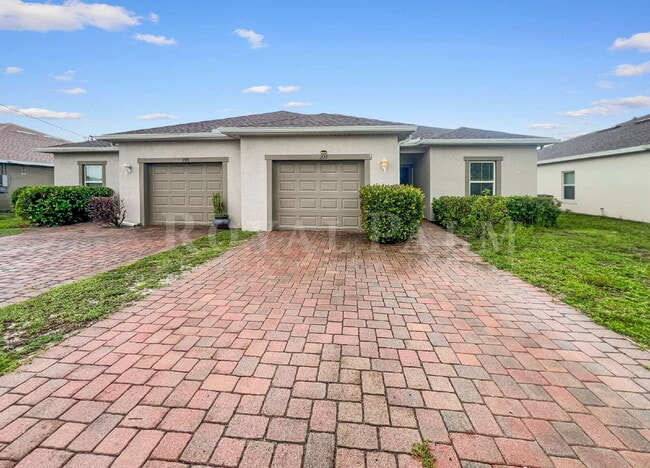 Building Photo - Spacious 3-Bedroom Home in the Heart of Cape Coral!