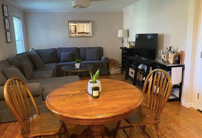 Cocina y áreas de estar - 288 Athens St