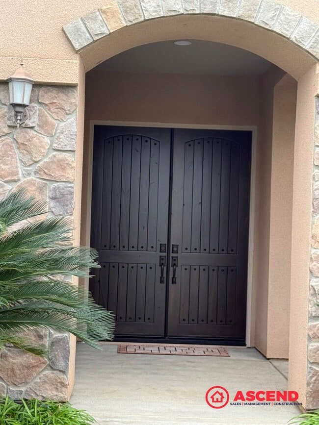 Photo - Stunning 4 bedroom in Seven Oaks!