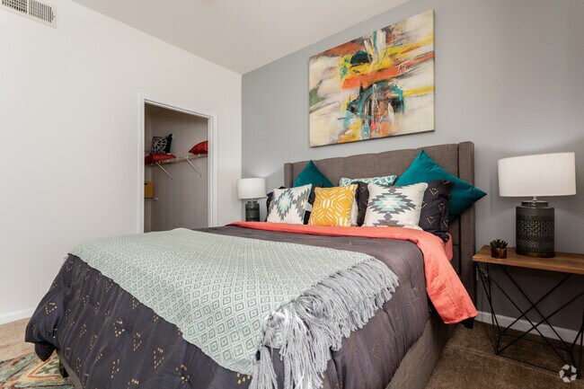 1BR, 1BA- 792 SF