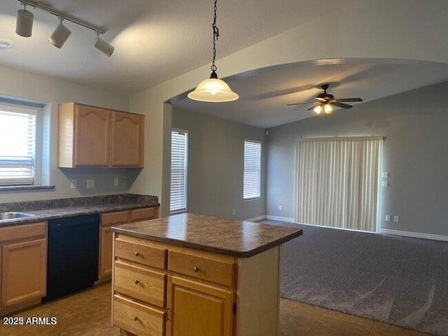 Photo - 533 E Angeline Ave