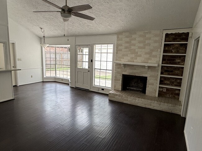 Photo - 2206 Round Lake Dr
