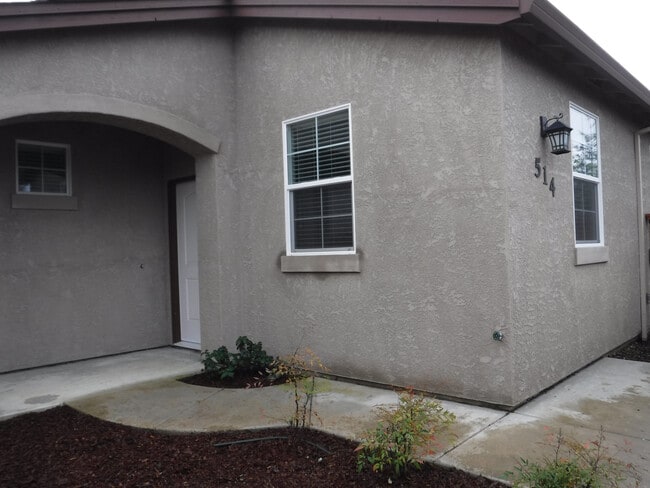 Photo - Great 4 Bedroom Condo With Upgrades! Highland Park Subdivision