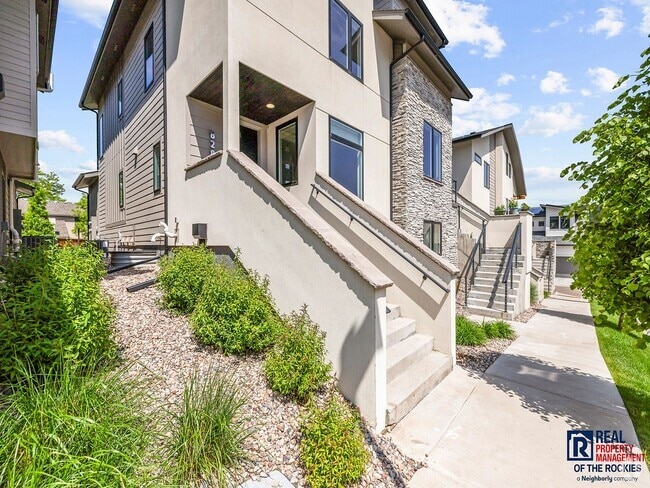 Building Photo - Spacious 3-Bedroom Townhome with Finished ...