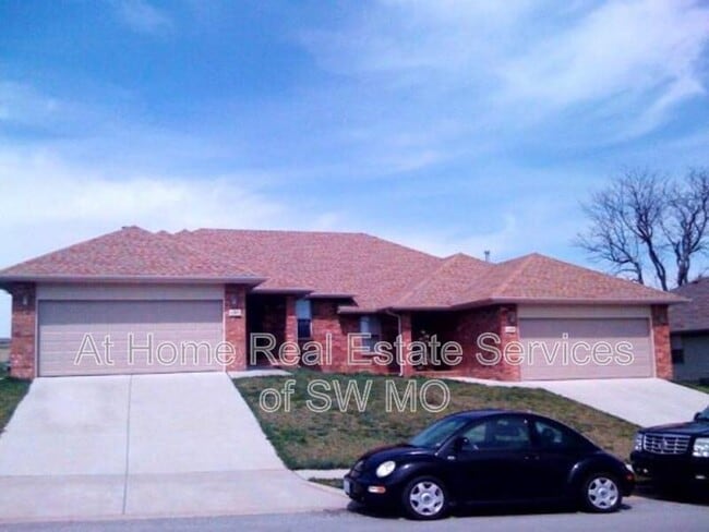 Building Photo - 2307 W Parkview Ave Rental