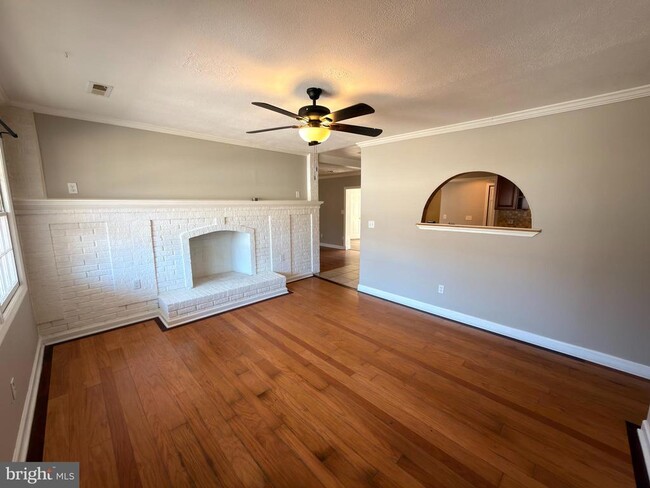 Photo - 10325 Gordon Rd