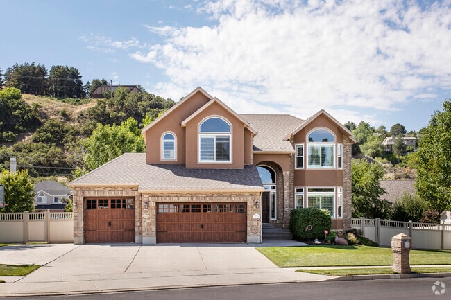 Building Photo - 2818 E Falcon Wy Rental
