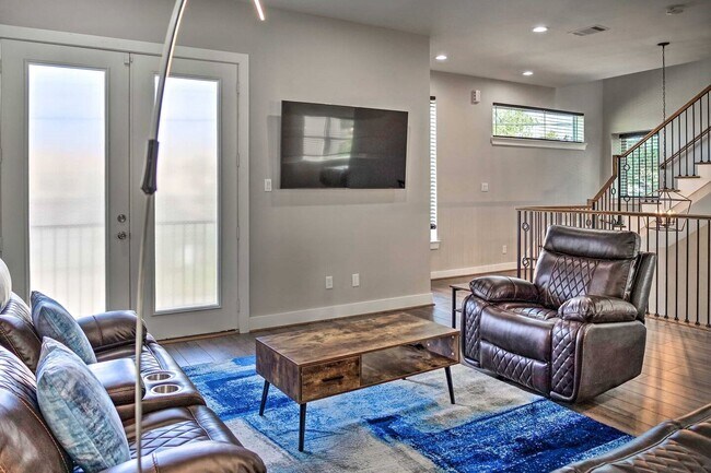 Photo - 6403 Bowling Green St