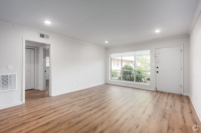 2BR, 1BA - 1,100SF - Living Room