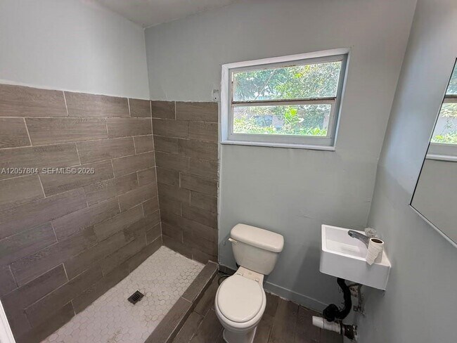 Photo - 3129 SW 9th St Unit 2