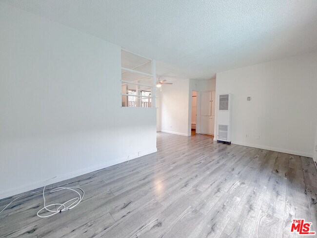 941 N San Vicente Blvd Apartment - Image 