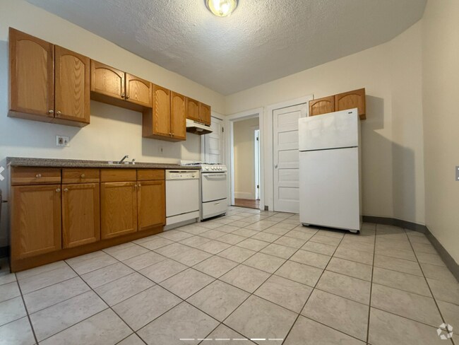Building Photo - 27 Forest St Unit 2 Rental