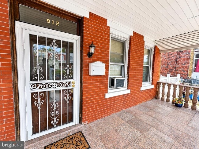 912 Ridge Ave