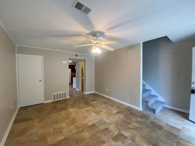 Photo - 601 Stratford Dr Unit 1