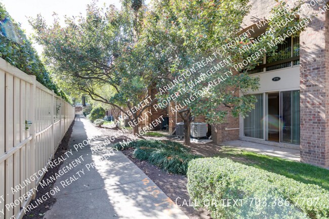 Photo - 1775 S Hayes St Unit A