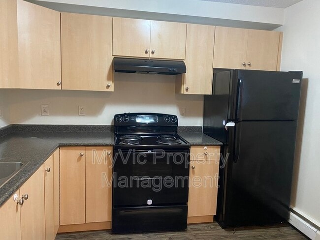 Building Photo - 9108-9149 149 St Unit Two Bed