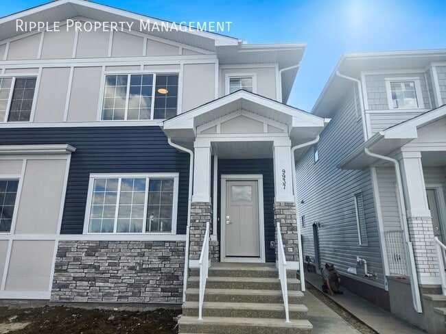 Photo - BRAND NEW 3 BEDS+DEN, 2.5 BATHS UPPER UNIT | GOURMET KITCHEN & MODERN FINISHES