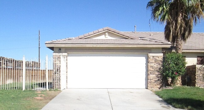 Building Photo - 3 bed 2 bath Cottage/Home in Imperial