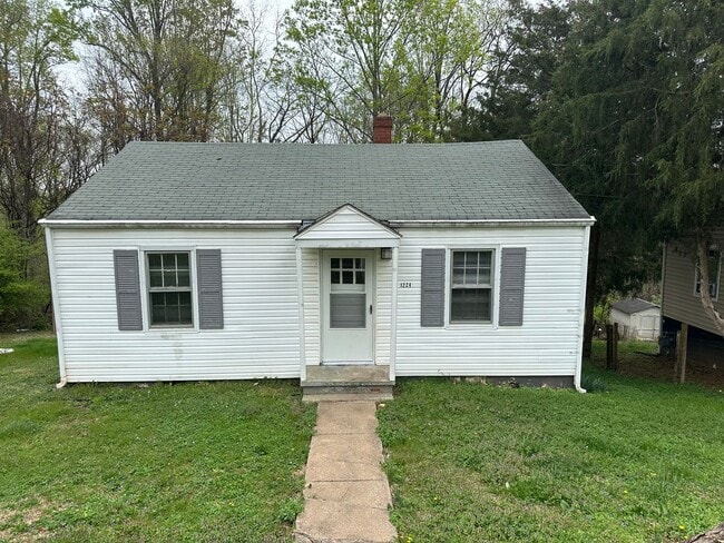 Building Photo - 2 Bedroom House Near University of Lynchburg