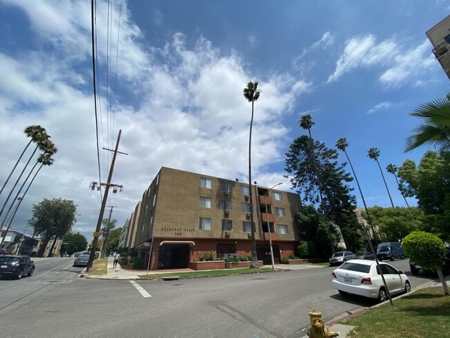 Building Photo - 300 S Gramercy Pl