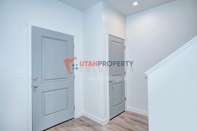Building Photo - 963 W 540 S
