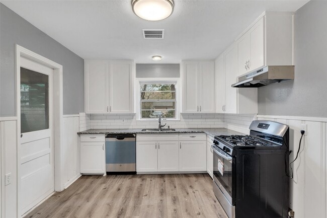 Photo - 116 12th Ave N