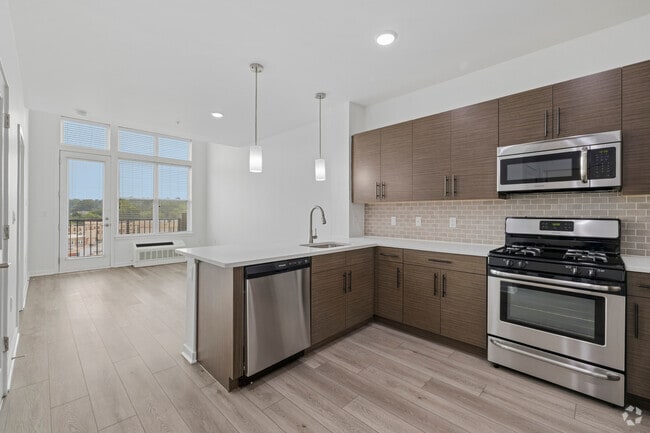 1BR, 1BA - 738SF - Kitchen/Living Room