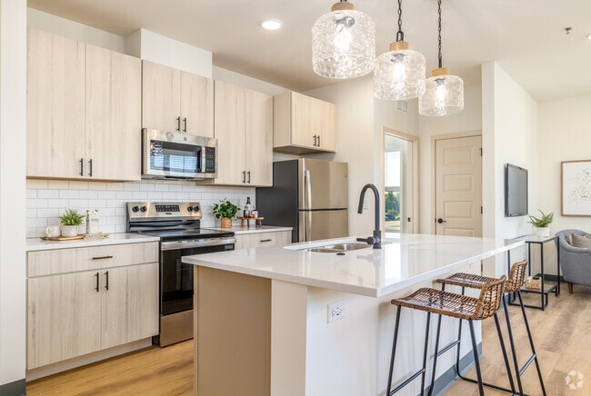 2 habitaciones, 2 baños - 1123 pies cuadrados - Cocina - Fox Hill Senior Living