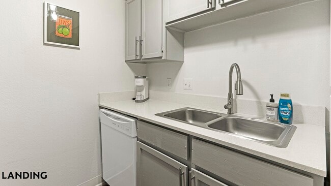 Photo - 1071 Clayton Ln Unidad M1424