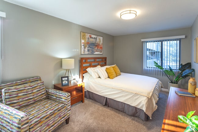 2 BR, 1 BA - Sequoia - 1000 SF