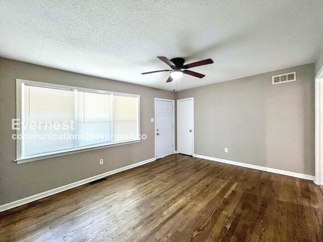 Photo - 825 W South St