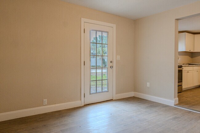 Photo - 129 W Church St Unit 3