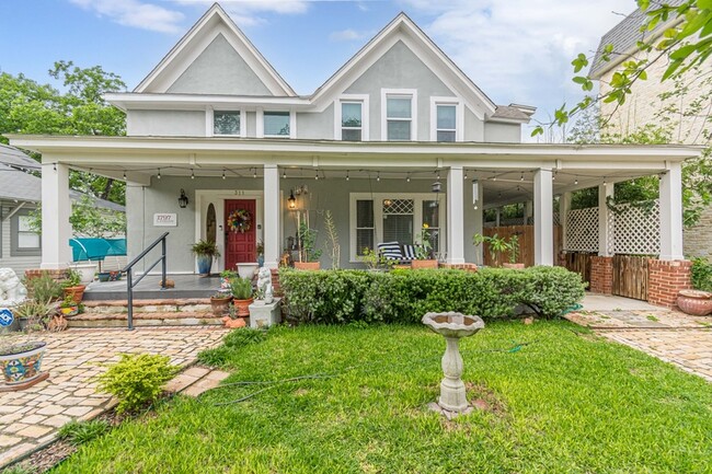 Building Photo - 311 W Mistletoe Ave