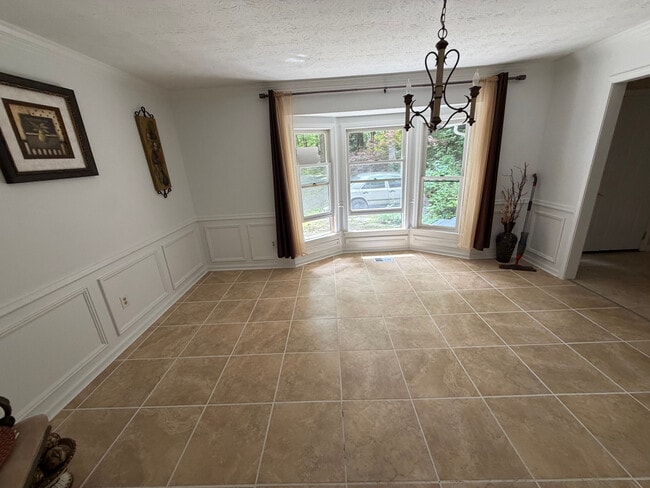 Photo - Room in House on Lilburn Stone Mountain Rd