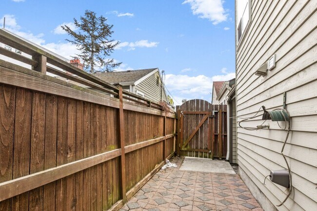 Photo - 3Bd/2.5Bd Seattle Townhome