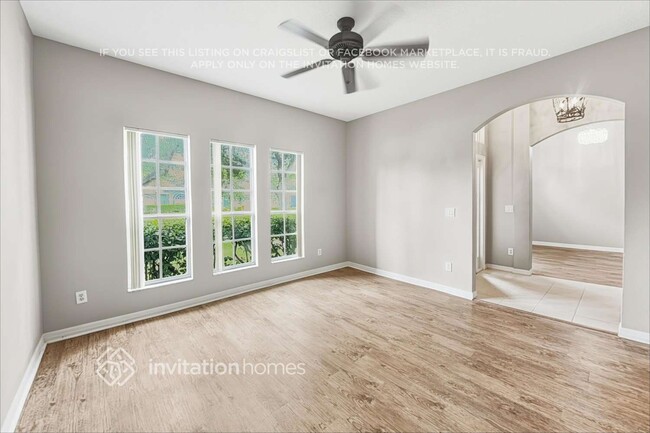Photo - 305 Oak Springs Dr