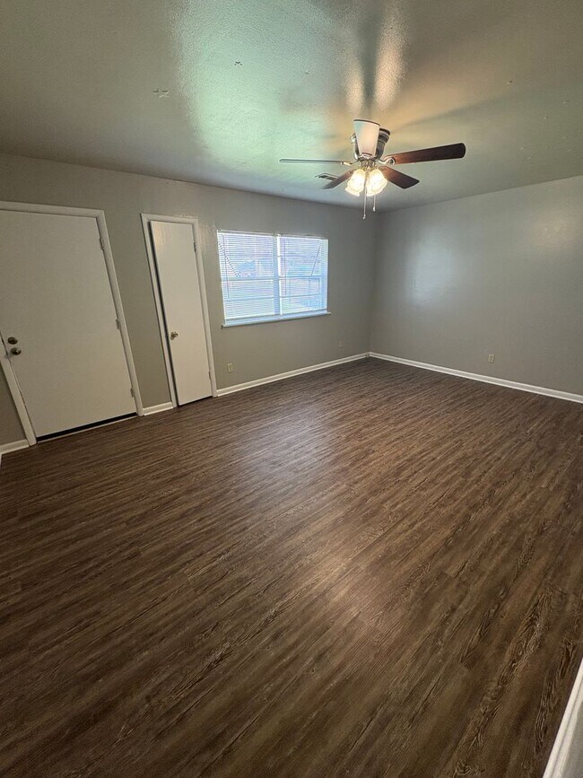 Photo - 2015-2017 W Lawson St Unidad 2015