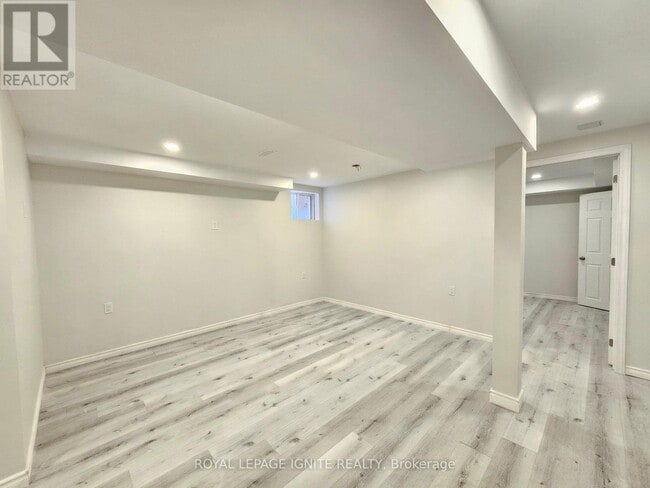 Photo - 669 Sweetwater Cres