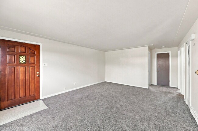 $1,495.95 - 2 Bed, 1 Bath Newly Renovated Duplex Unit!