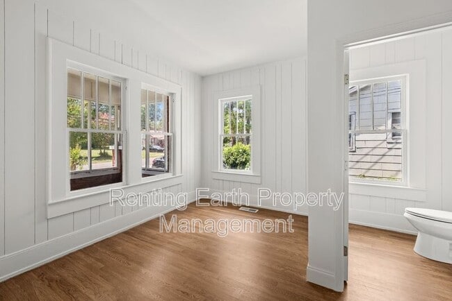 Photo - 1319 18th Way SW
