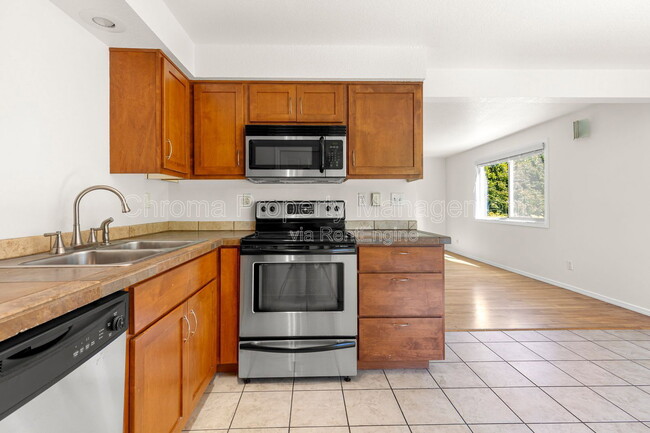 Photo - 2937 SW Miles St Unit 2