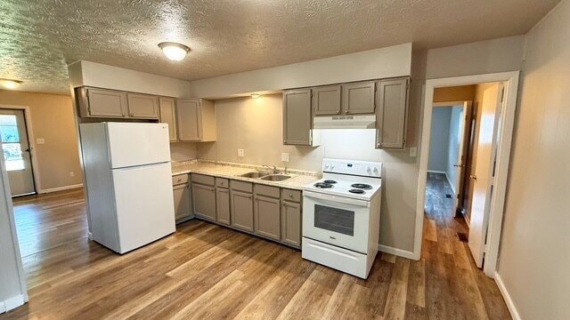 EAST SIDE 3 BEDROOM/1.5 BATH HOME AVAILABLE NOW!