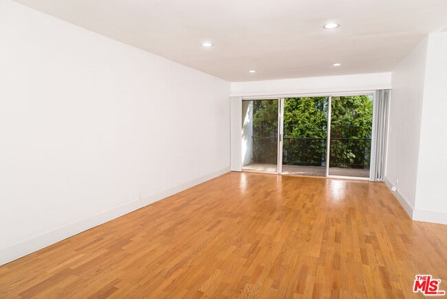 Photo - 416 N Oakhurst Dr Unit 202