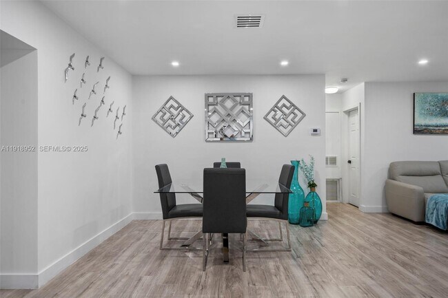 Photo - 850 SW 31st Ave