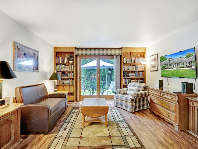 Photo - 9710 Main Street