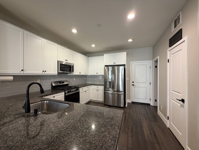 5344 N Alumni Ln
