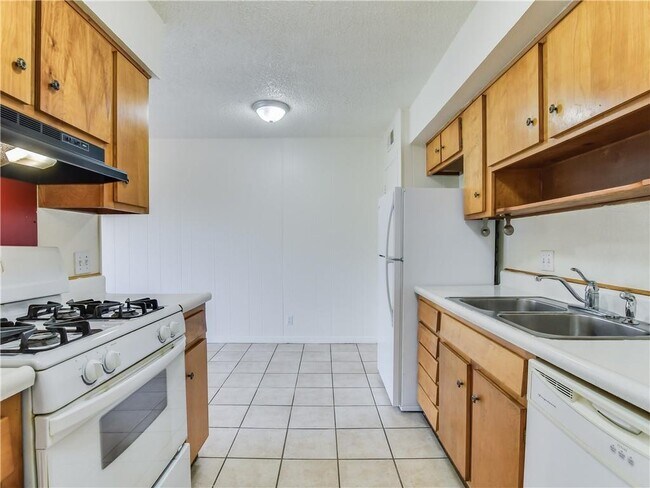 Photo - 2804 Westhill Dr Unit 101